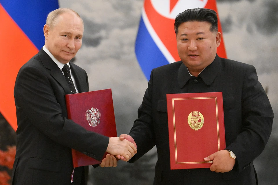По итогам переговоров Владимира Путина и Ким Чен Ына в Пхеньяне политики подписали договор о стратегическом партнерстве.