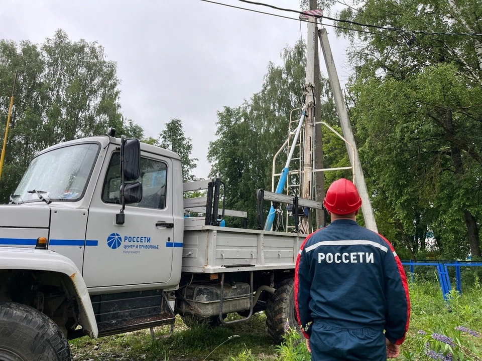 Калужские энергетики полностью восстановили нарушенное непогодой электроснабжение потребителей в основной сети 6-10 кВ