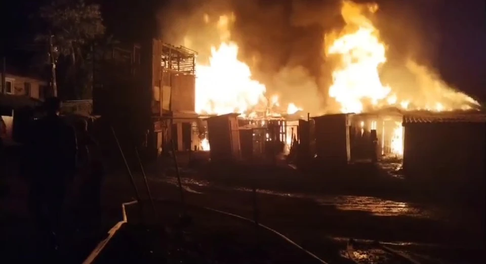 Полицейские Октябрьского района помогли потушить пожар в селе Нижний Гумбет