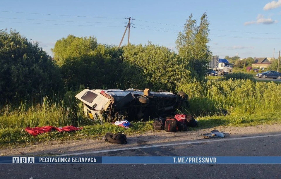 В Докшицком районе Volkswagen врезался в микроавтобус, два человека погибли. Фото: телеграм-канал МВД Беларуси