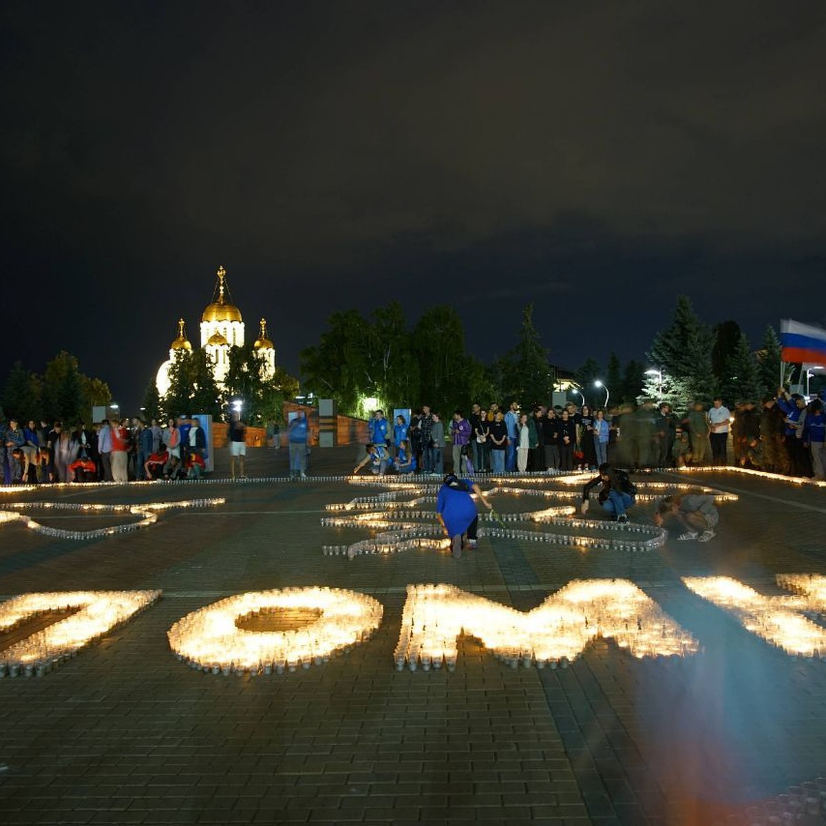 На площади Славы в Самаре провели акцию «Огненные картины войны» - KP.RU