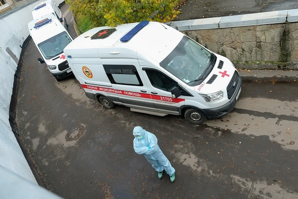 В жаркую погоду дети чаще выпадают из открытых окон