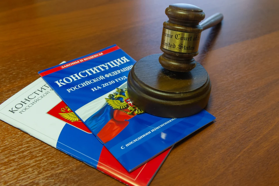Каждого приговорили к условному сроку.