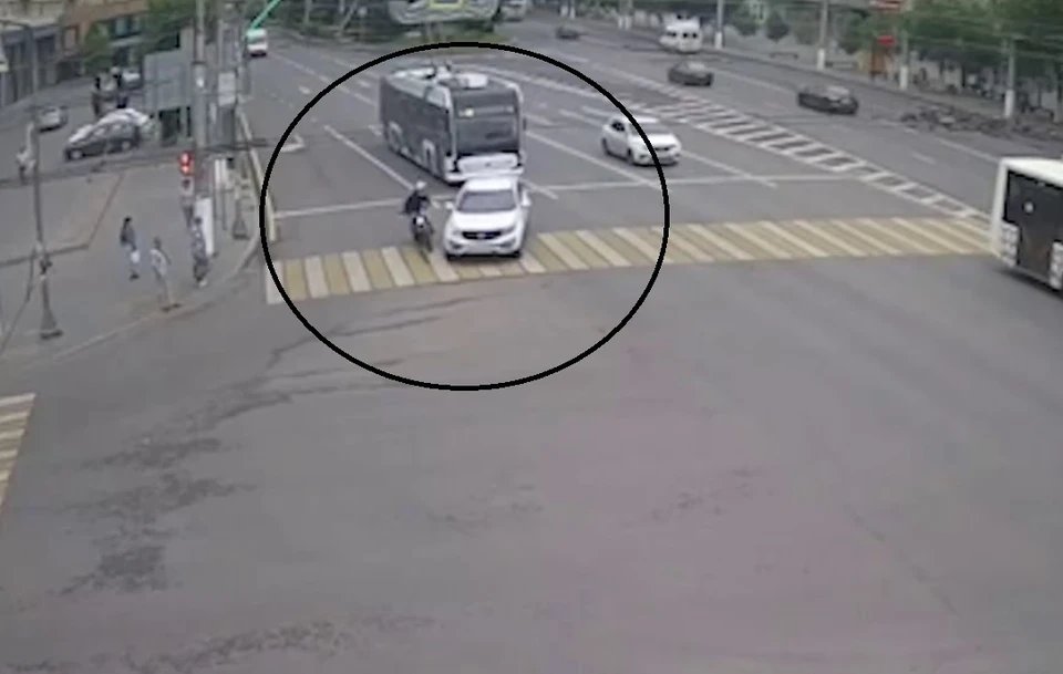 Момент аварии попал на видео.