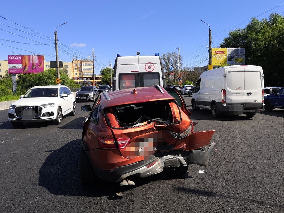 В Твери в ДТП из-за уставшего водителя пострадала женщина - KP.RU