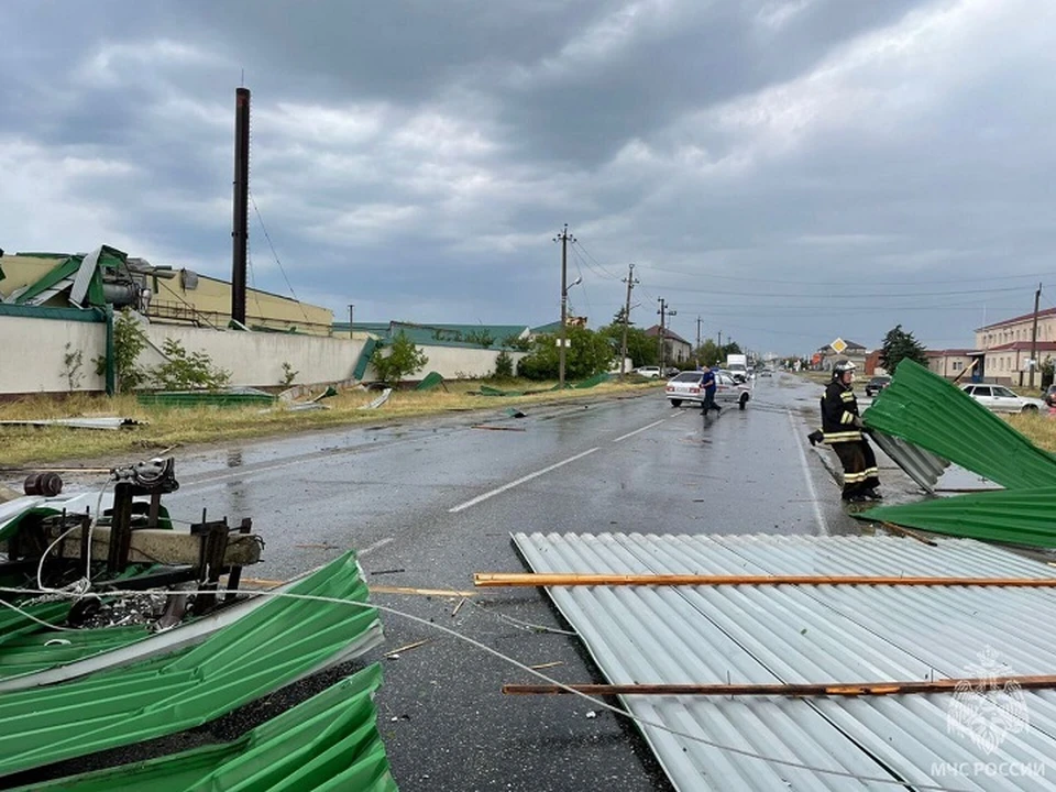 Вварийные службы устраняют повреждения