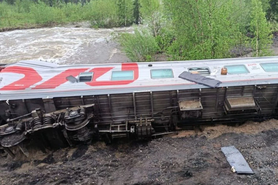 Предварительной причиной происшествия с поездом №511 Воркута – Новороссийск стал подмыв полотна