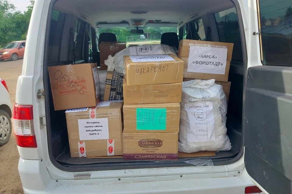 Бойцам повезли одежду, обувь, продукты и другие необходимые вещи. Фото: пресс-служба Первого отдела ОКВ