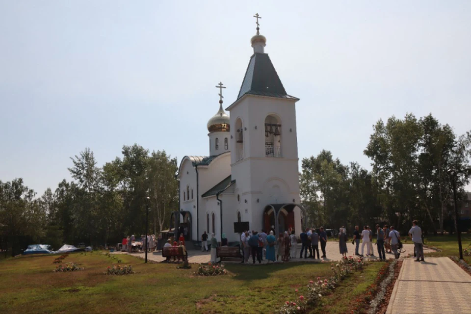 Храм Святых Петра и Февронии Муромских освятили в Братске. Фото: тг-канал мэра Братска Сергея Серебренникова.
