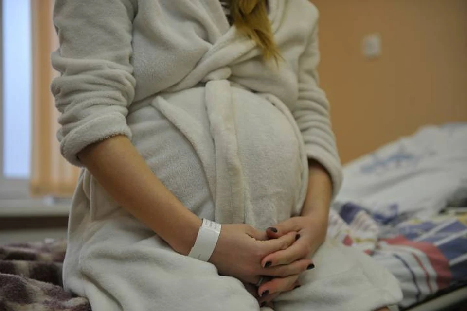 Беременная женщина сначала жаловалась на боли в животе и пояснице.