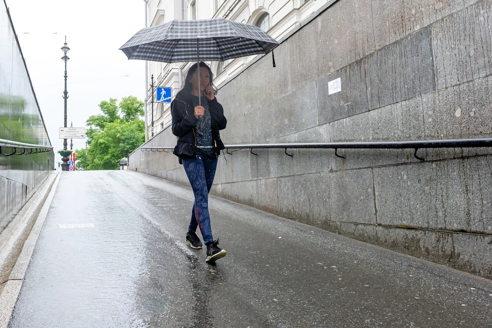 Гроза затихла на время.