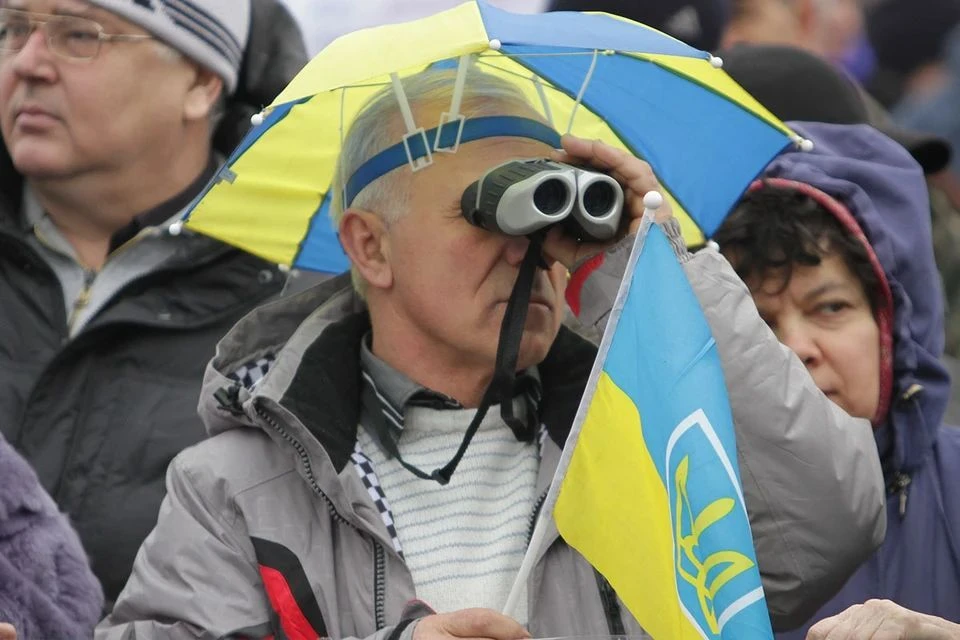 «Страна»: украинцы считают коррупцию главной причиной раскола страны