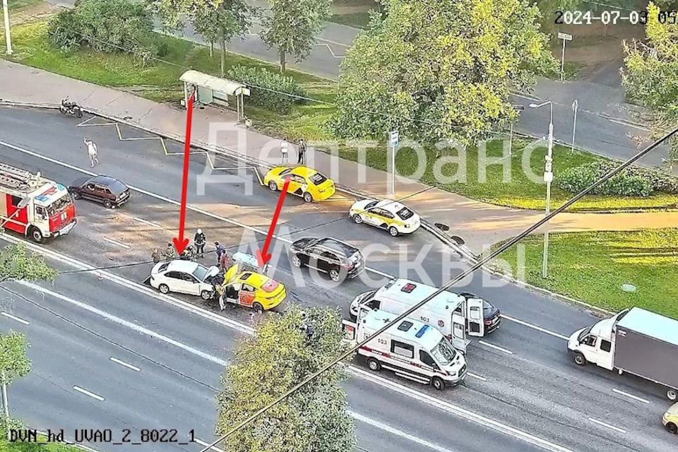 Два автомобиля столкнулись на Волгоградском проспекте в Москве