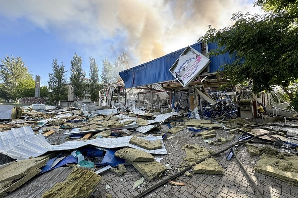 В Киевском районе Донецка из-за обстрела ВСУ разрушен супермаркет