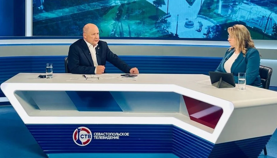 Губернатор Севастополя решает проблемы горожан в прямом эфире. Фото: Телеканал СТВ