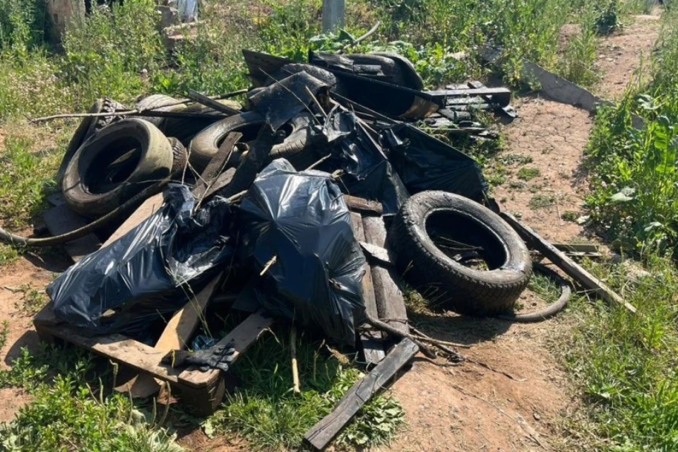 Водоем чистили год назад, но мусора здесь стало только больше. Фото: киров.рф