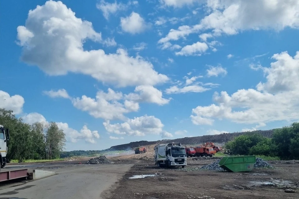 Новосибирцы пожаловались на очереди мусоровозов на Гусинобродском полигоне. Фото: мэрия Новосибирска