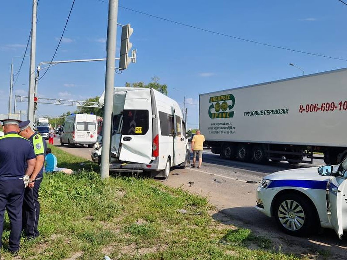 Смертельная авария с маршруткой произошла на трассе М-5 «Урал» под Рязанью  - KP.RU