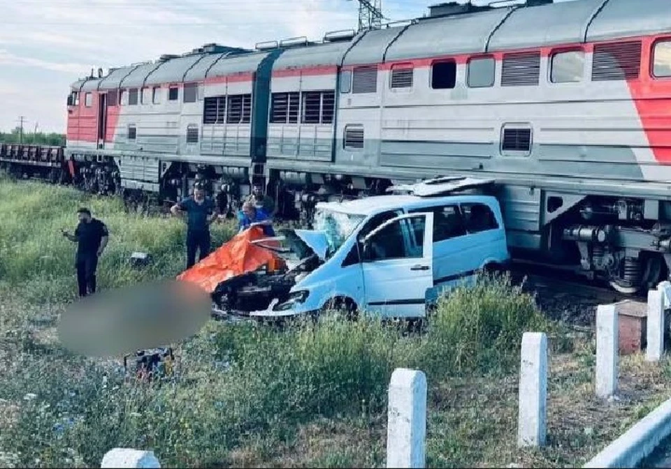 СУ СК России по Запорожской области выясняют причины ДТП, в котором погибли пятеро человек. ФОТО: СУ СК России по Запорожской области