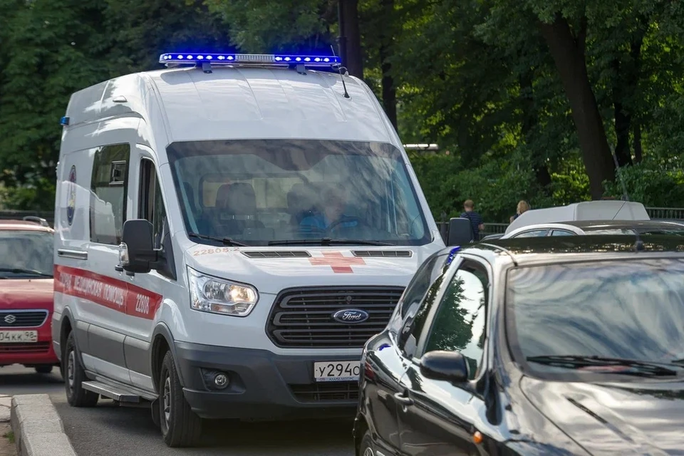 Восьмиклассницу госпитализировали после ДТП на проспекте Юрия Гагарина в Петербурге.