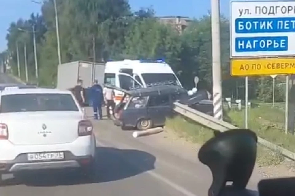 В Переславле скорая помощь попала в аварию. ФОТО: группа "Подслушано в Переславле" ВКонтакте