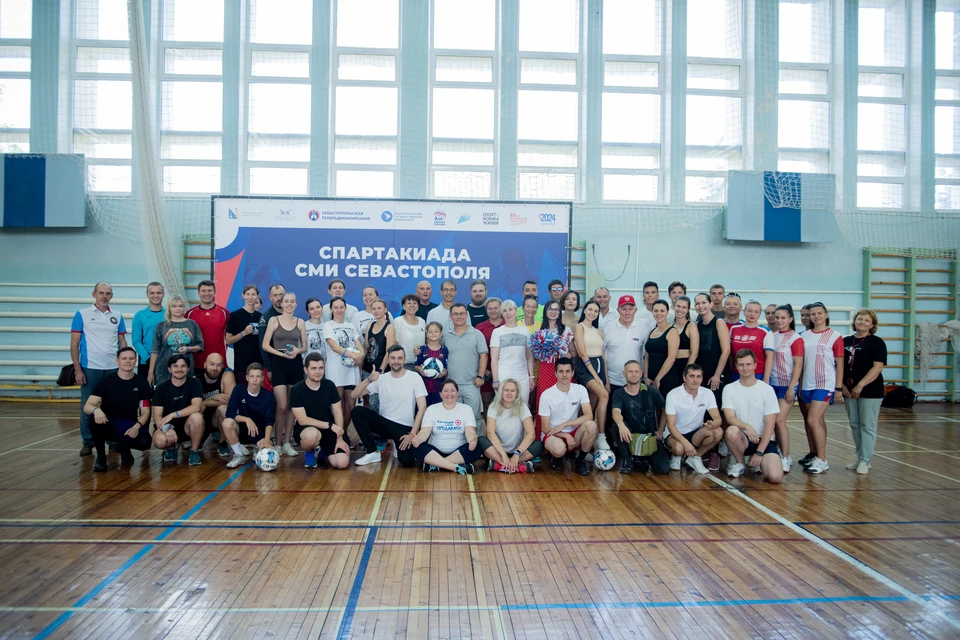 Сражались сотрудники средств массовой информации и пресс-служб.