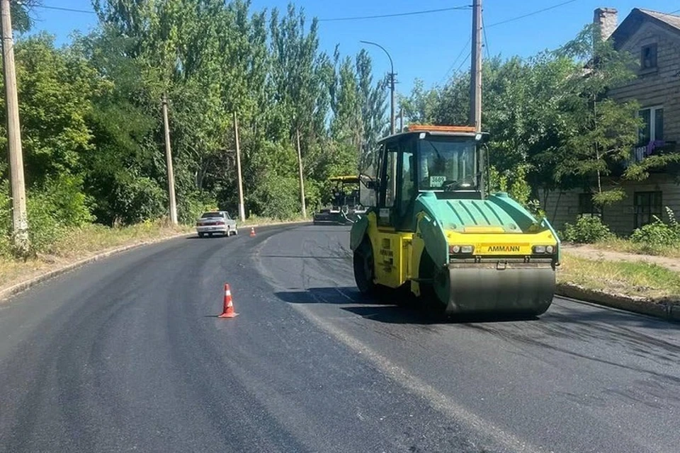 Шеф-регион Московская область завершила работы по восстановлению дорожного покрытия на улице Антропова в Макеевке. Фото: Минтранс ДНР