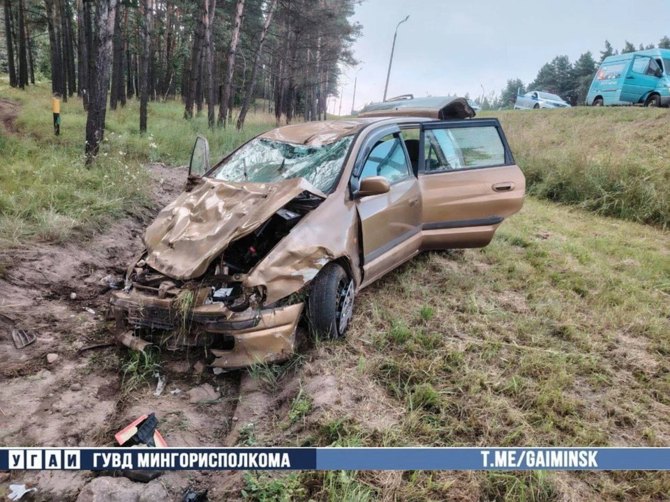 Под Минском утром 16 июля произошло ДТП с участием женщины-водителя. Фото: телеграм-канал УГАИ ГУВД Мингорисполкома.