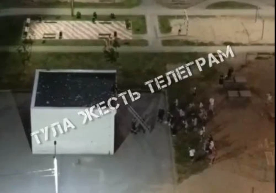 В Туле спасатели сняли подростка с крыши электроподстанции. Фото "Тула. жесть".