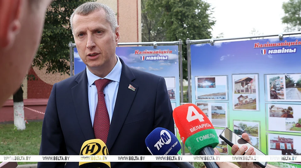 Глава Администрации президента Дмитрий Крутой принес соболезнования семьям погибших при урагане. Фото: БелТА.