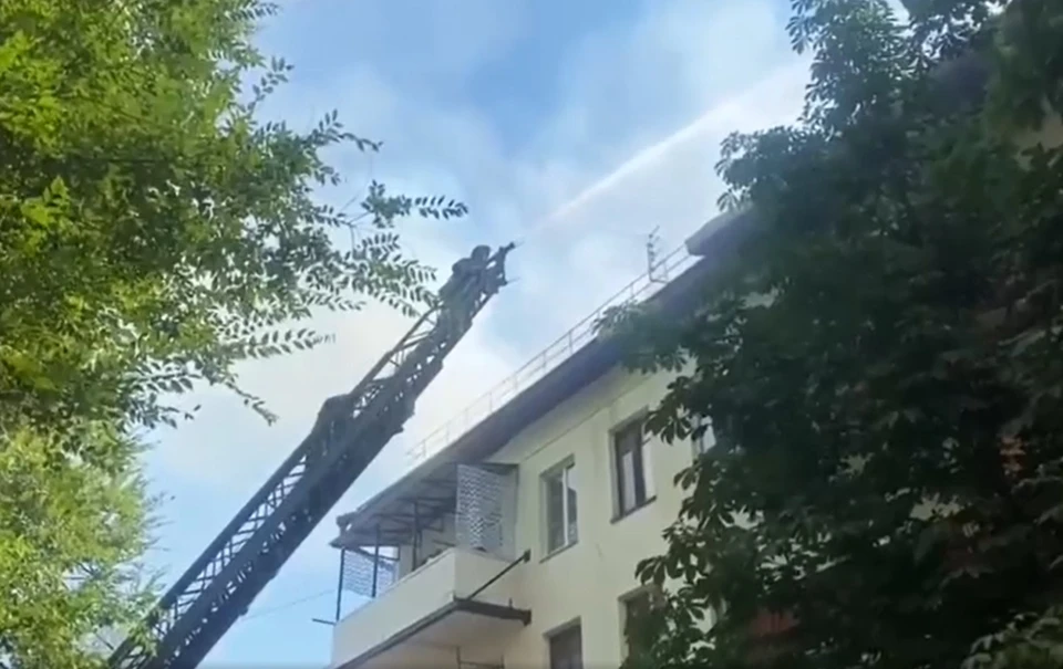 Пожар тушили несколько часов.
