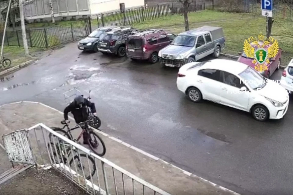 Петербуржца будут судить за кражу двух велосипедов у доставляющих еду курьеров. Фото: пресс-служба прокуратуры Петербурга
