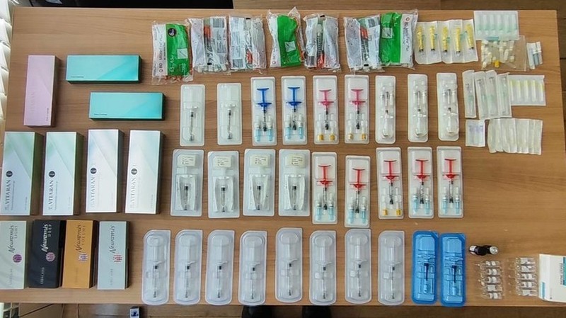 В результате проверок в багаже ​​пассажирки были обнаружены инъекционные косметические препараты.