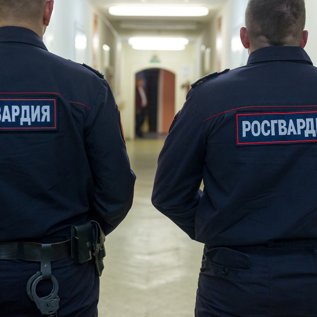 18-летнего рекламщика наркотиков задержали у стены дома в Павловске - KP.RU