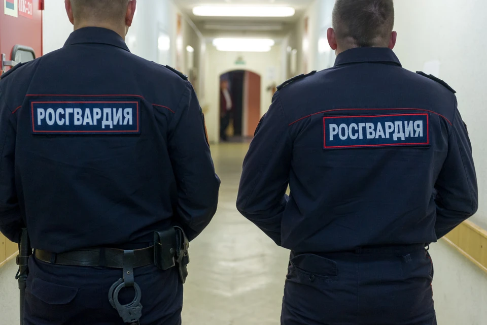 У парня в сумке нашли трафареты и баллончики с краской.