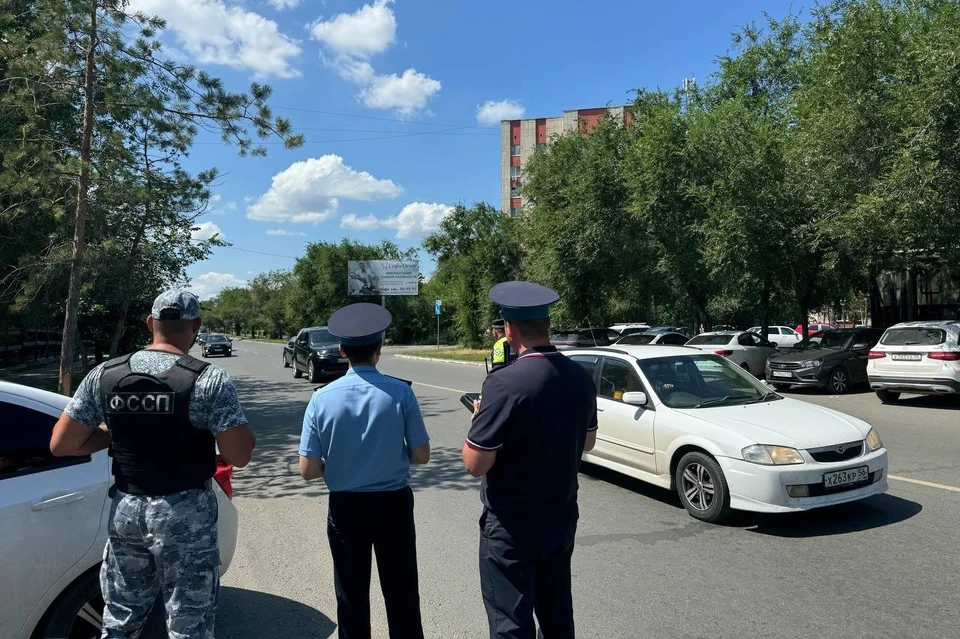 В ходе рейда выявили жителей, которые не погасили свои долги. Фото: УФССП Оренбургской области
