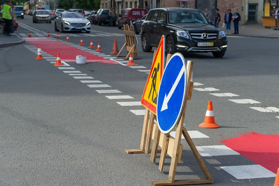 В Петербурге за полгода нанесли и обновили более 435 тысяч «квадратов» дорожной разметки.
