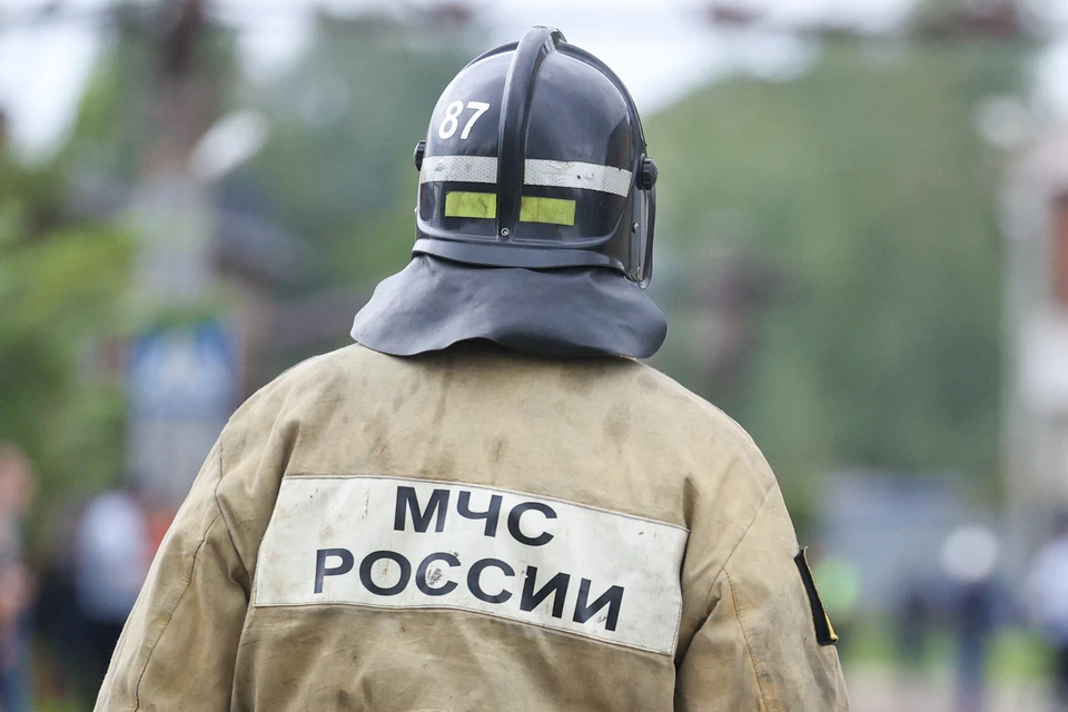 МЧС РФ спасли застрявшую между стен многоэтажки 10-летнюю девочку