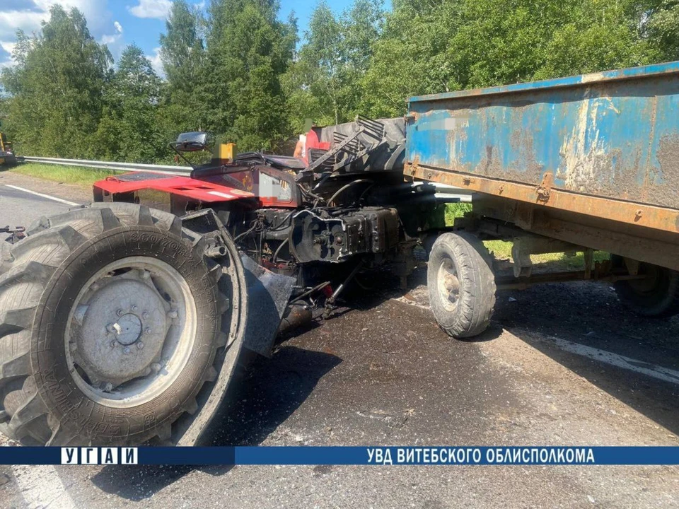 В Полоцком районе произошло ДТП с участие трактора и легковушки. Фото: телеграм-канал "ГАИ Витебщины".