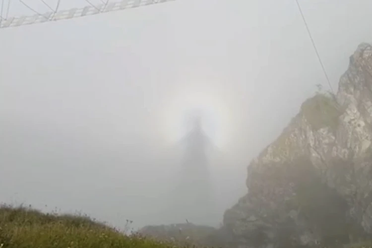 «Он опять приходил!» Броккенский призрак в тумане напугал туристов в Сочи