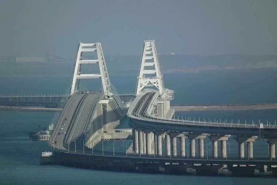 В очереди перед Крымским мостом со стороны Кубани стоят 390 авто