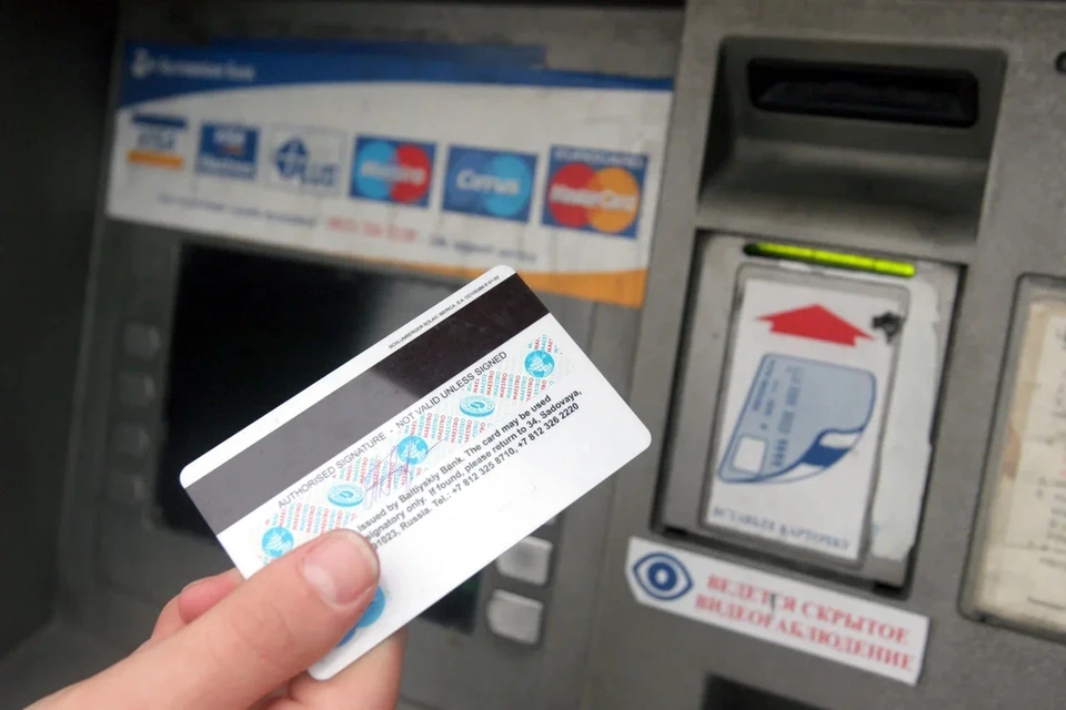 В Петербурге нашли незапертый банкомат. И да, там были деньги.