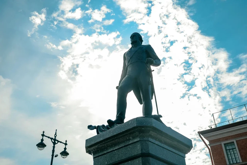 Памятник Федору Ушакову установили в Петербурге на площади Труда. Фото: Дмитрий Тимофеев, пресс-служба Правительства Санкт-Петербурга