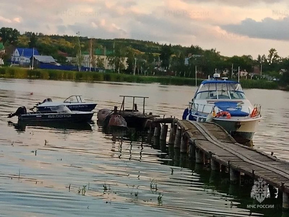 Ульяновские спасатели оказали помощь пассажирам катера. ФОТО: тг-канал МЧС УО