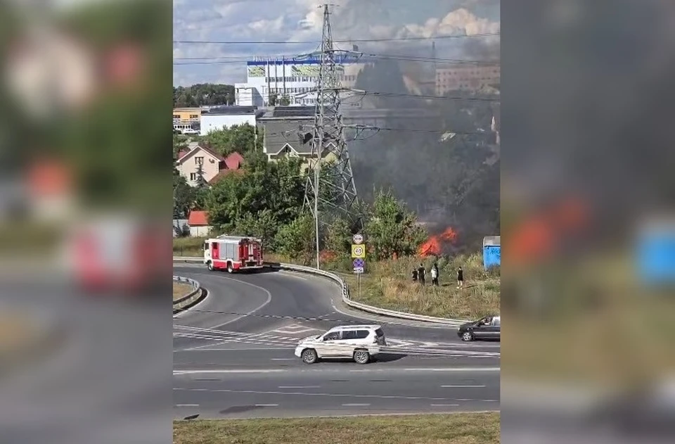 На ул. Демократической в Самаре загорелся сарай