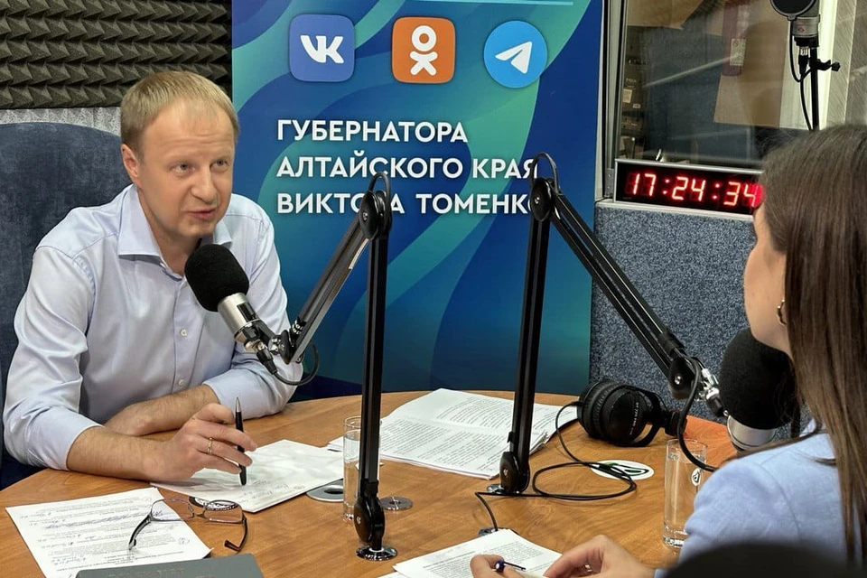 "Прямая линия" с Виктором Томенко. Фото: Дмитрий Козерлыга