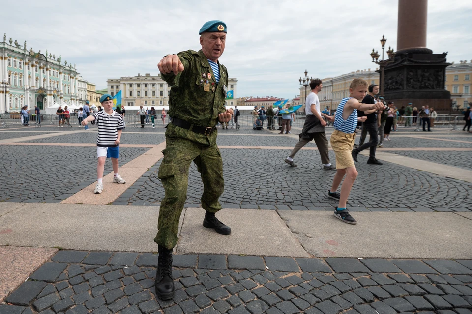 Дорожное движение в День ВДВ в центре Петербурга частично перекроют.