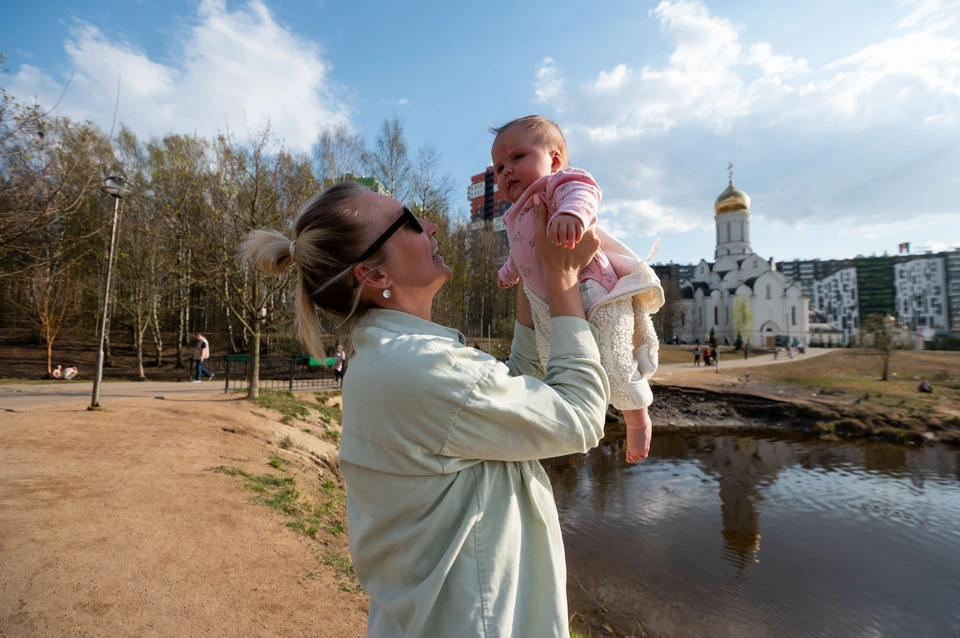 Ленобласть помогает семьям с детьми.