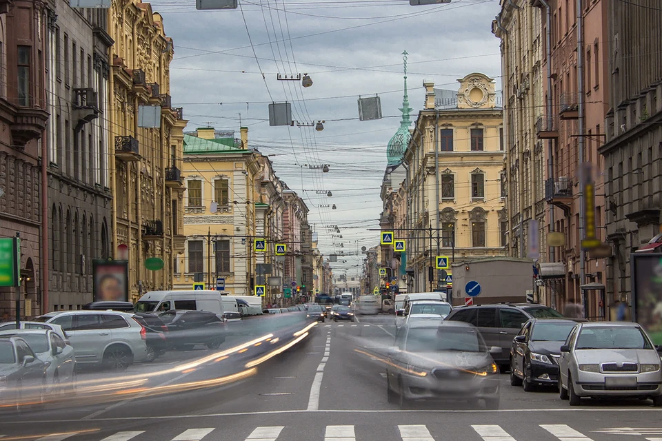 Громкие водители есть в каждом городе, но Петербург стал первым, в котором сотрудники правоохранительных органов начнут наказывать водителей автомобилей или мотоциклов за громкие моторы.