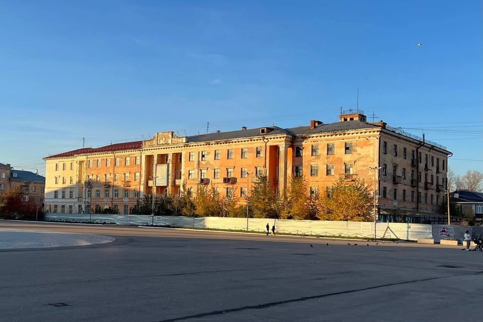 Демонтаж, по подсчётам местных властей, обойдётся почти в 30 миллионов рублей. Фото: telegram-канал "Официальный Рубцовск"